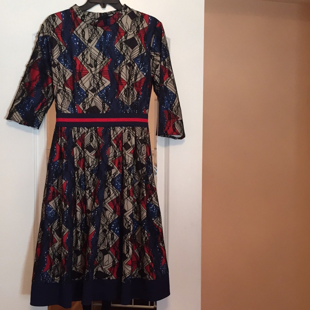 Elegant 3/4 sleeve midi multi color lace dress